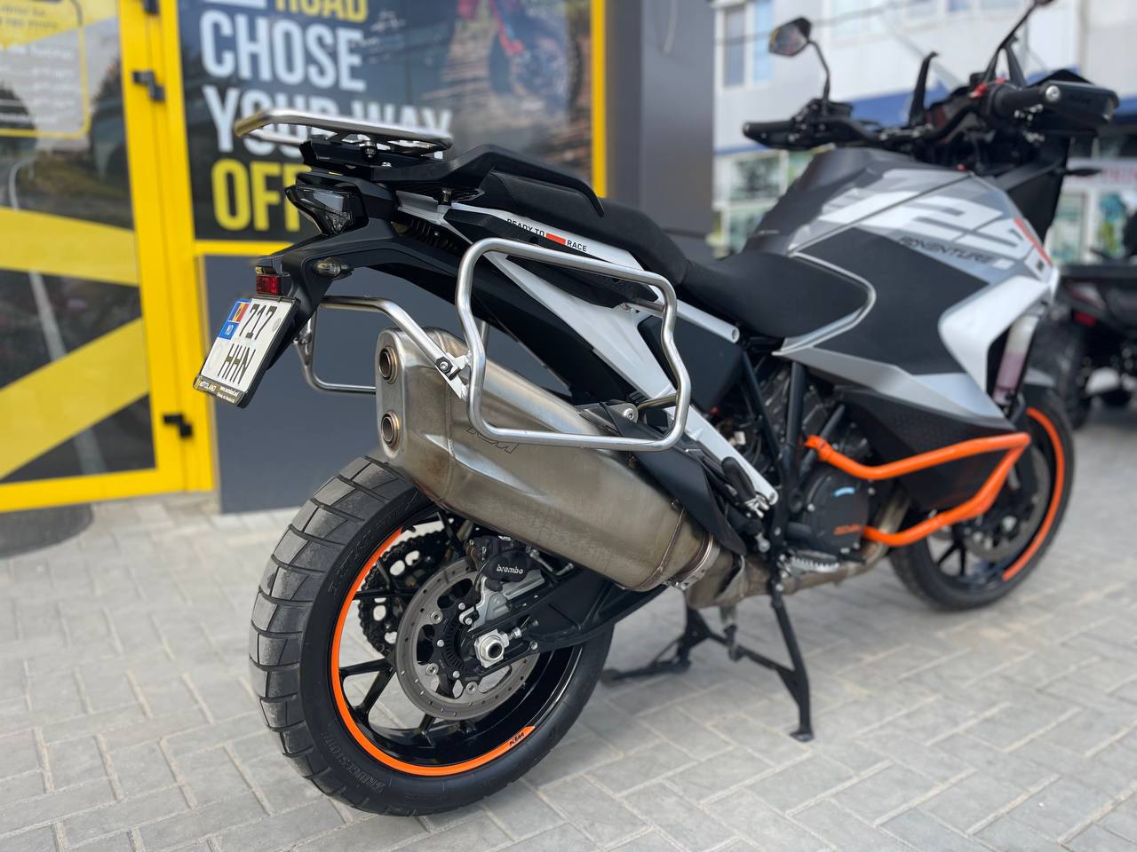 KTM 1290 SUPER ADVENTURE S '24 — motocicletă touring versatilă